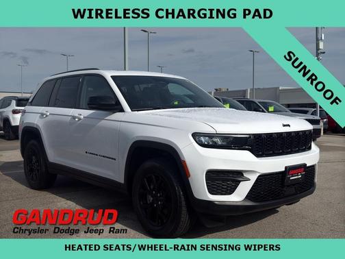 Bright White Clearcoat 2024 Jeep Grand Cherokee Laredo