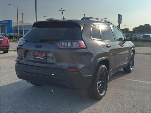 2023 Jeep Cherokee Altitude Lux