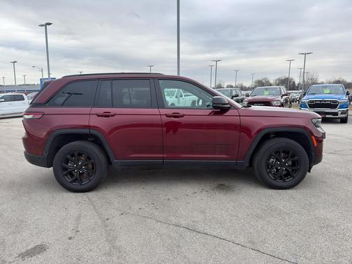2024 Jeep Grand Cherokee Laredo