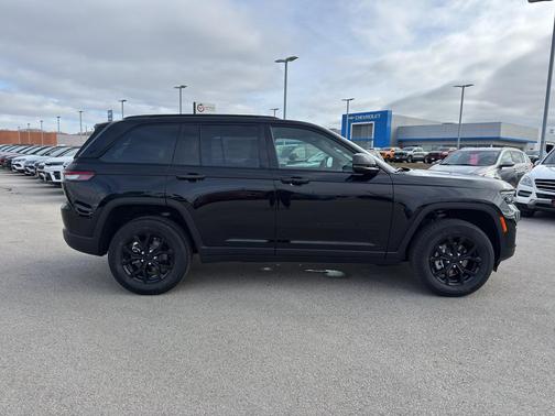Diamond Black 2025 Jeep Grand Cherokee Laredo
