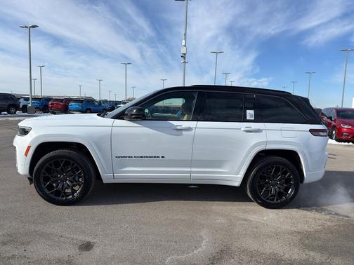 2026 Jeep Grand Cherokee Summit