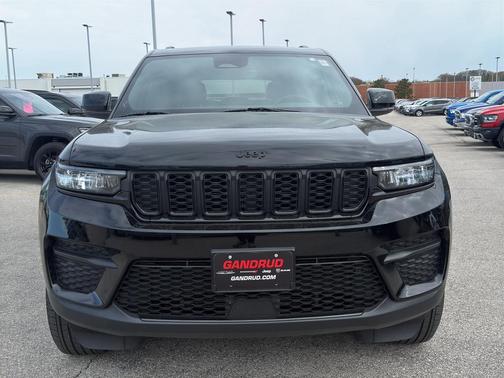 Diamond Black 2025 Jeep Grand Cherokee Laredo