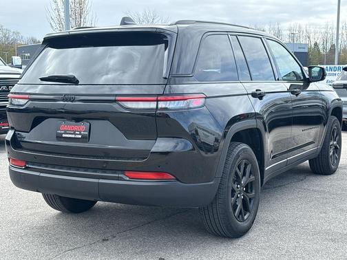 Diamond Black 2025 Jeep Grand Cherokee Laredo