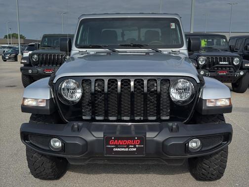 2022 Jeep Gladiator Sport