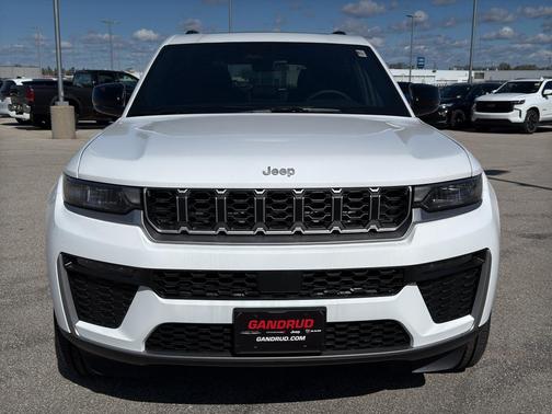 Bright White Clearcoat 2026 Jeep Grand Cherokee Limited