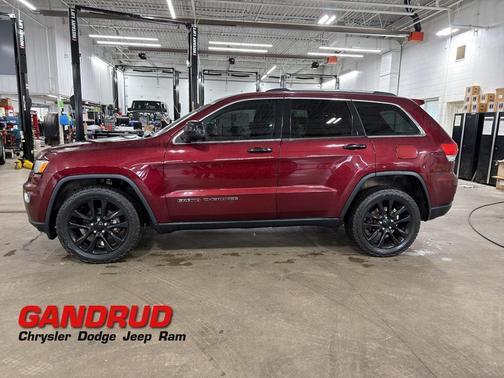 Velvet Red Pearlcoat 2017 Jeep Grand Cherokee Laredo