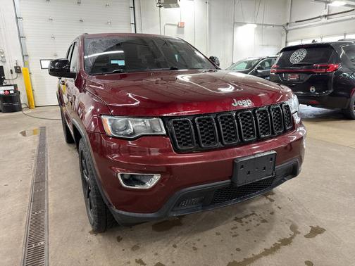 Velvet Red Pearlcoat 2017 Jeep Grand Cherokee Laredo