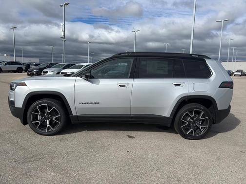 Silver Zynith Clearcoat 2026 Jeep Cherokee Overland