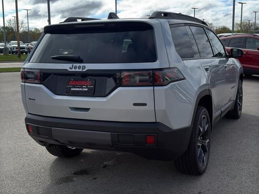 Silver Zynith Clearcoat 2026 Jeep Cherokee Overland