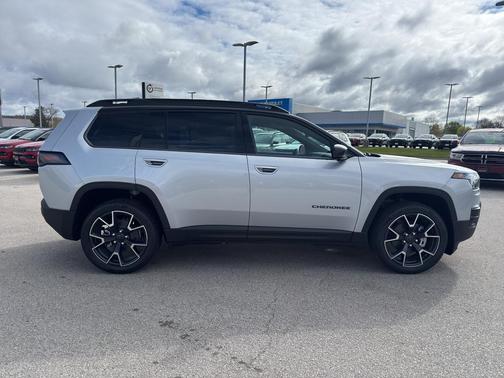 Silver Zynith Clearcoat 2026 Jeep Cherokee Overland
