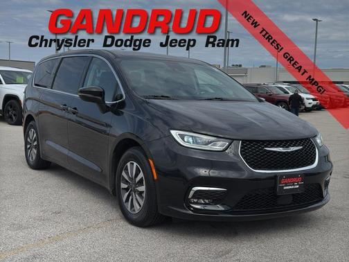 2023 Chrysler Pacifica Hybrid Touring L