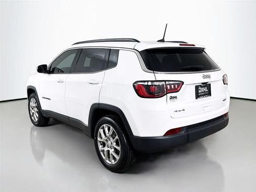 Bright White Clearcoat 2024 Jeep Compass Latitude Lux