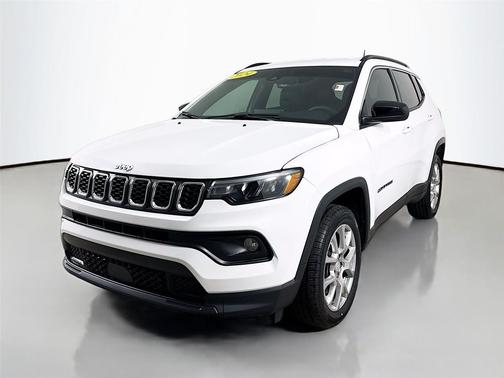 Bright White Clearcoat 2024 Jeep Compass Latitude Lux