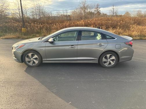 2017 Hyundai SONATA Hybrid Limited