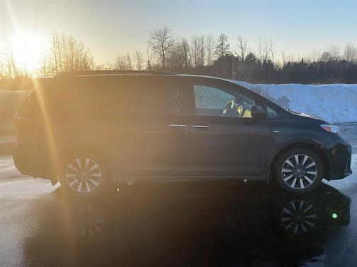 2020 Toyota Sienna XLE Premium