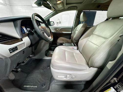 2020 Toyota Sienna XLE Premium