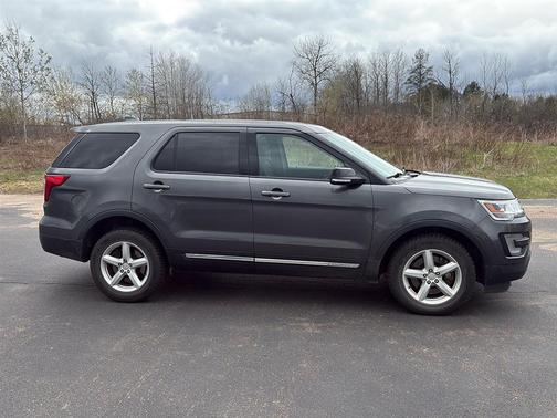 Ruby Red Metallic Tinted Clearcoat 2017 Ford Explorer XLT