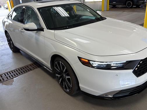 Platinum White Pearl 2024 Honda Accord Hybrid Touring
