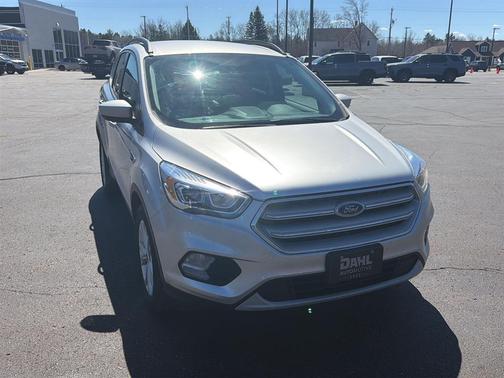 Ruby Red Metallic Tinted Clearcoat 2017 Ford Escape SE