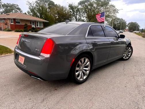2018 Chrysler 300 Touring
