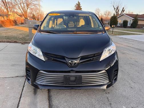 2020 Toyota Sienna SE