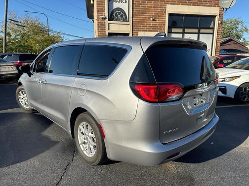 2021 Chrysler Voyager LX