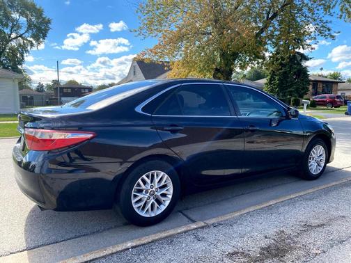 2017 Toyota Camry XLE for sale in Bridgeview, IL - image 7