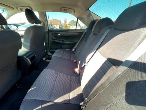 2017 Toyota Camry XLE for sale in Bridgeview, IL - image 9