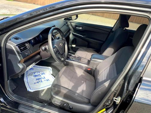 2017 Toyota Camry XLE for sale in Bridgeview, IL - image 17