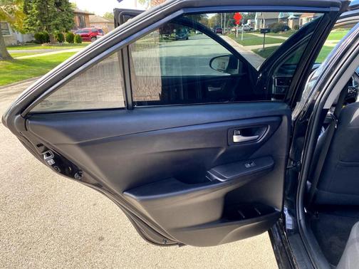 2017 Toyota Camry XLE for sale in Bridgeview, IL - image 27