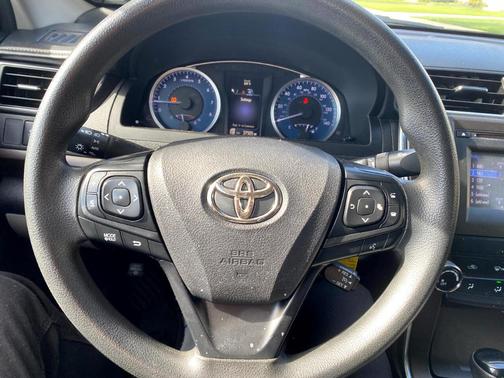 2017 Toyota Camry XLE for sale in Bridgeview, IL - image 19