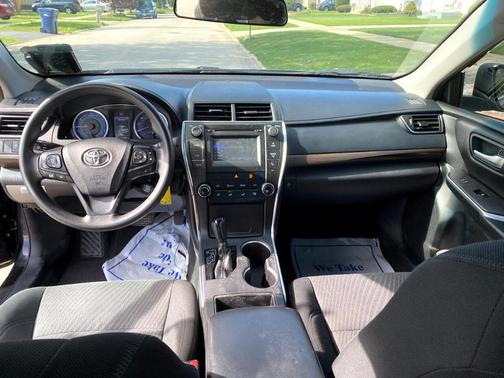 2017 Toyota Camry XLE for sale in Bridgeview, IL - image 32