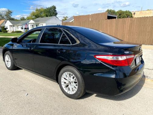 2017 Toyota Camry XLE for sale in Bridgeview, IL - image 6