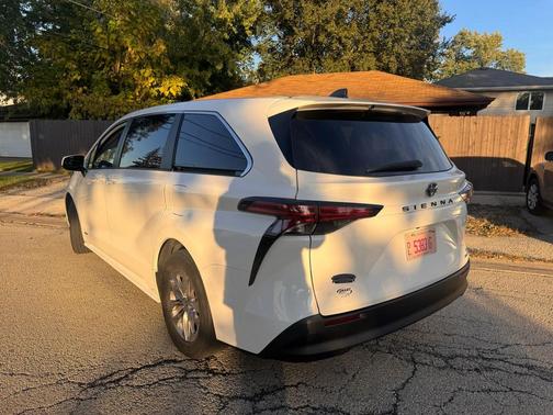 2021 Toyota Sienna LE