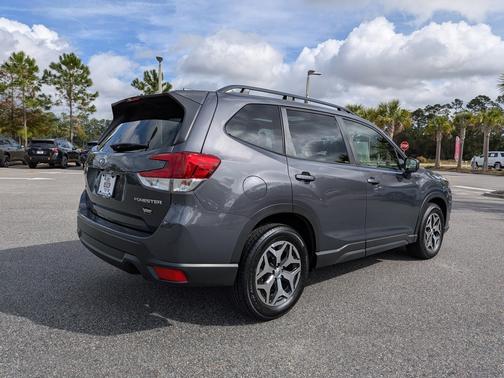 2022 Subaru Forester Premium