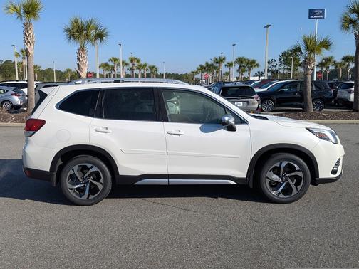 Crystal White Pearl 2022 Subaru Forester Touring