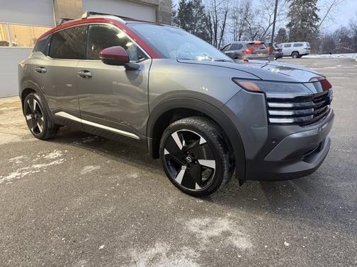 2025 Nissan Kicks SR