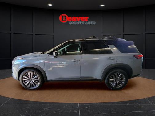 2 Tone Gray / Black Roof 2023 Nissan Pathfinder SL
