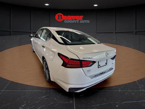White 2023 Nissan Altima 2.5 SL