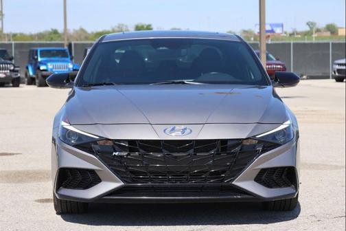 Gray 2022 Hyundai ELANTRA SE