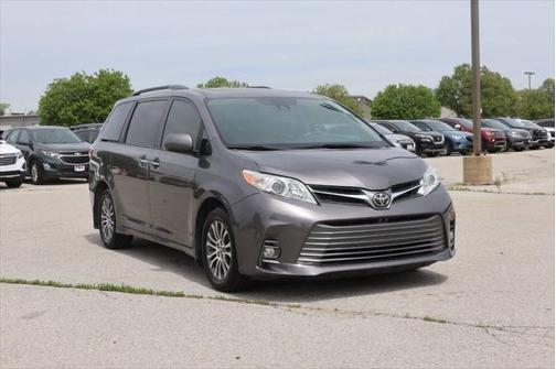 2020 Toyota Sienna XLE