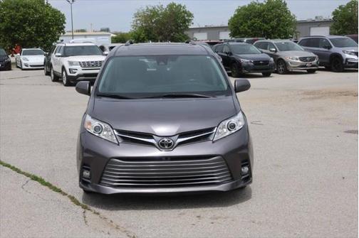 2020 Toyota Sienna XLE
