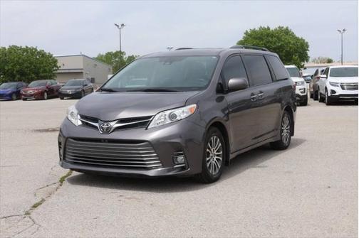 2020 Toyota Sienna XLE
