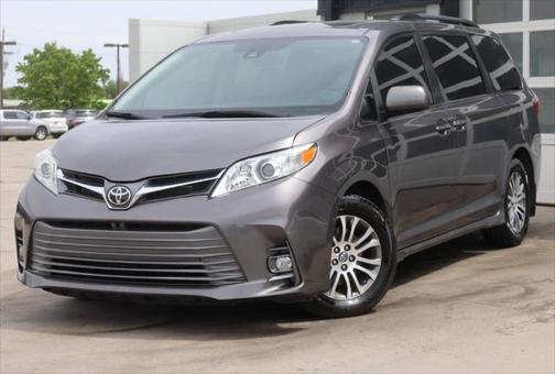2020 Toyota Sienna XLE