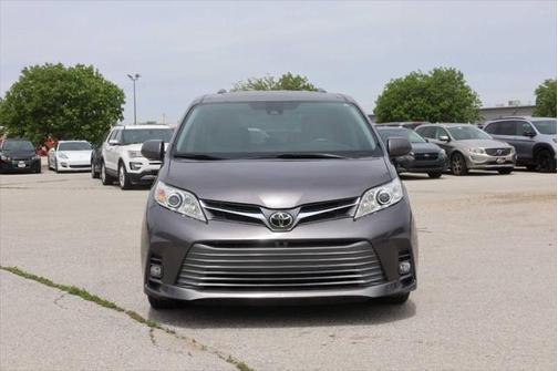 2020 Toyota Sienna XLE
