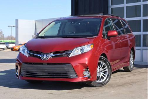2020 Toyota Sienna XLE Premium
