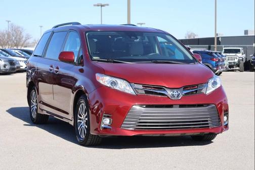2020 Toyota Sienna XLE Premium
