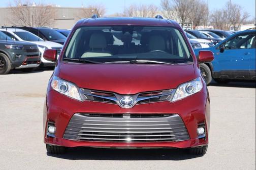 2020 Toyota Sienna XLE Premium