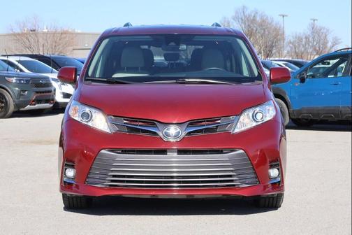 2020 Toyota Sienna XLE Premium