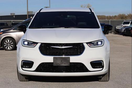 2025 Chrysler Pacifica L